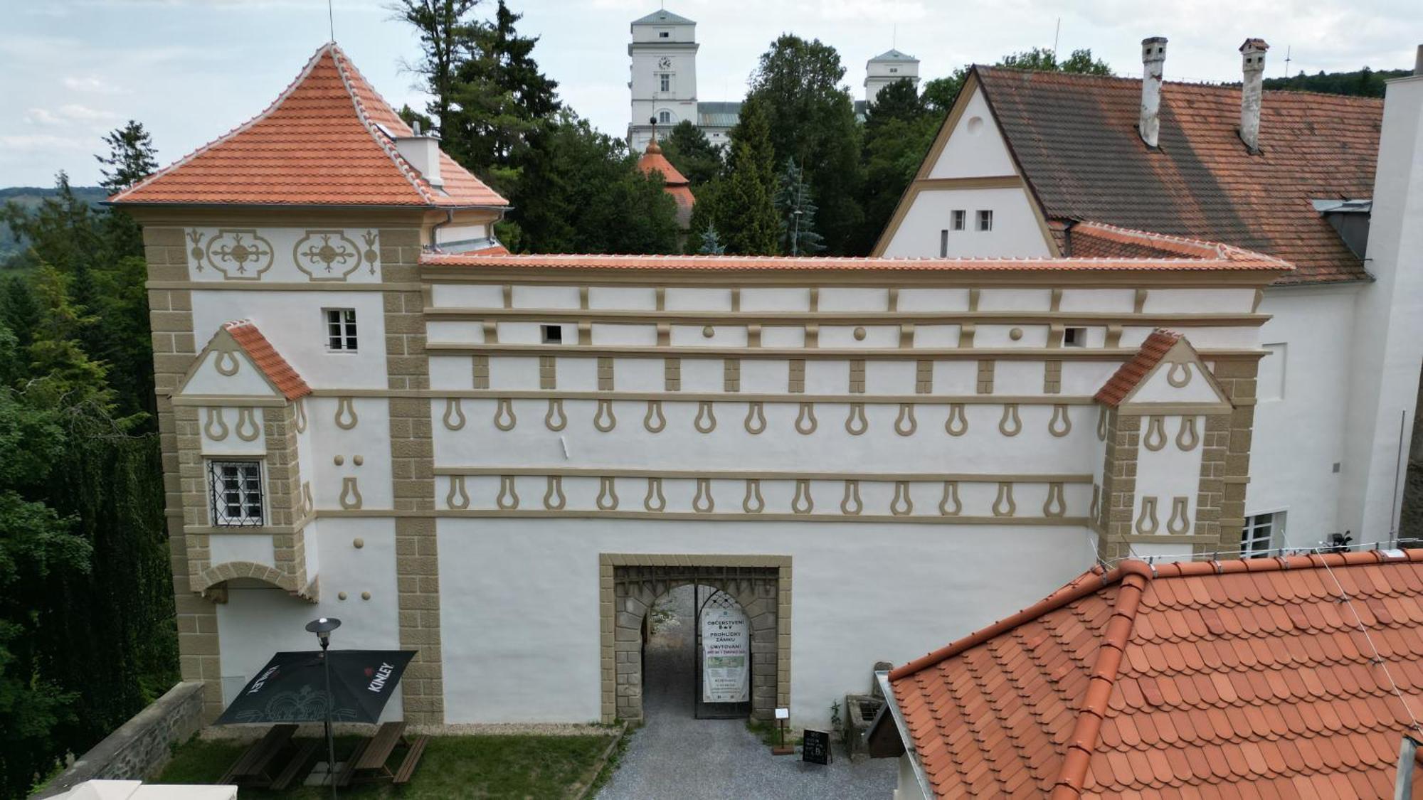 Zamek Castle Racice - Predzamci Forecastle Exteriér fotografie